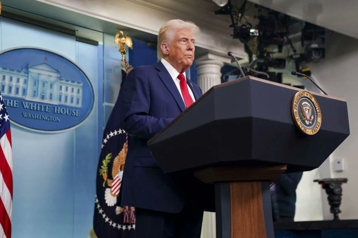 Trump confirma contactos con Rusia para repatriar a las víctimas rusas del accidente aéreo