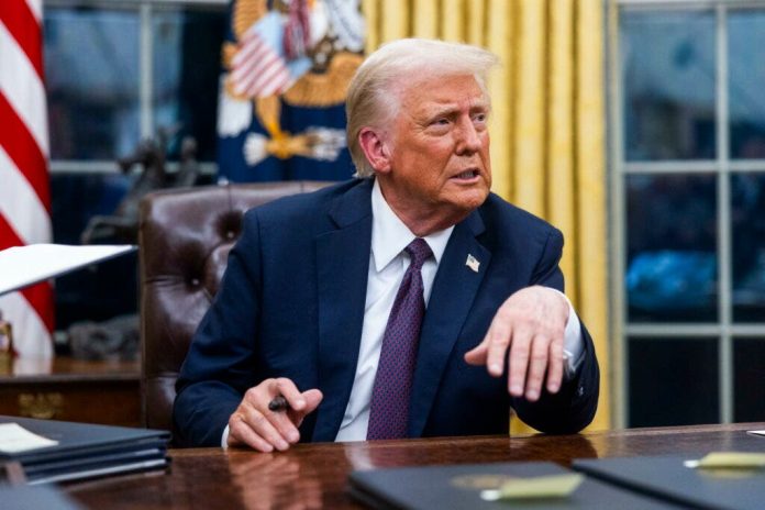 Trump firma orden para negar la ciudadanía a hijos de inmigrantes indocumentados