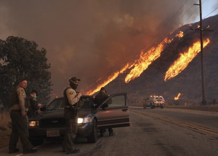 Un nuevo incendio provoca desalojos Los Ángeles, EEUU
