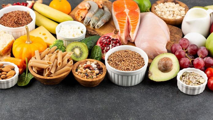 Cómo manejar el estrés y nerviosismo mediante la alimentación, según expertos