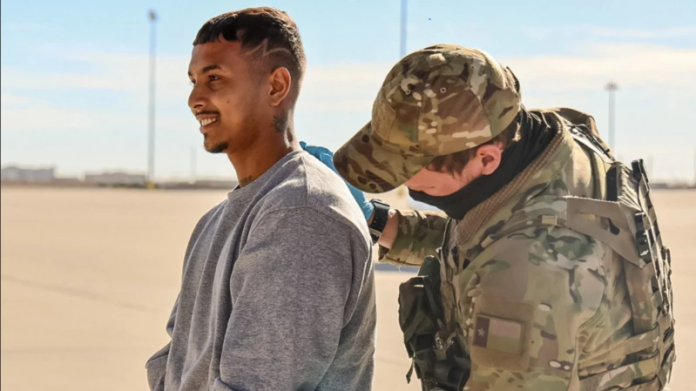 «Crimigración»: cuándo y cómo se empezó a criminalizar a los migrantes en EE.UU.
