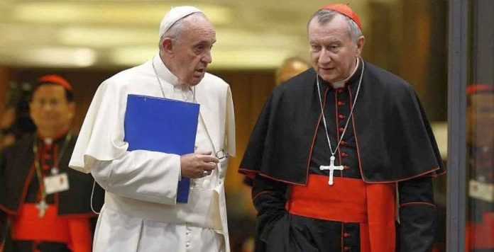 El papa recibió en el hospital al secretario de Estado vaticano, Pietro Parolin 