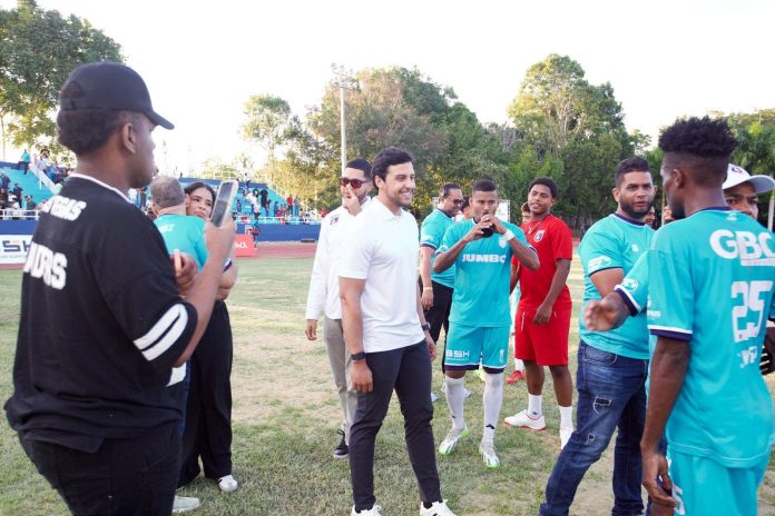 El fútbol hace su «gran retorno» a Salcedo: Una fiebre imparable