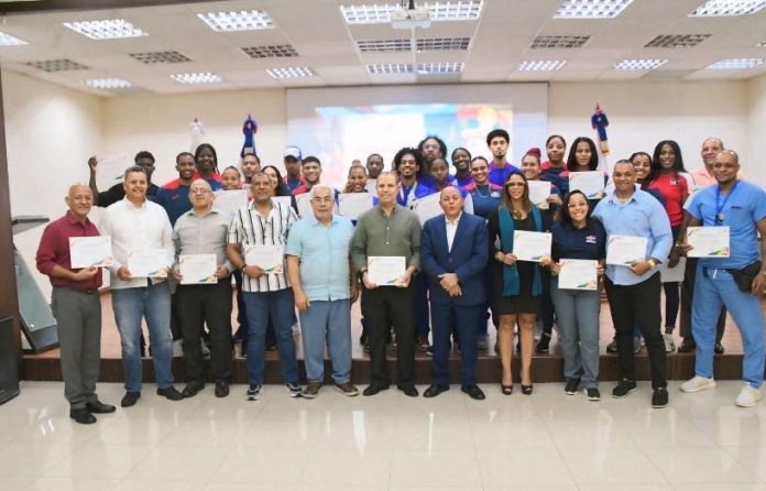 COD entrega a los atletas pergaminos de Juegos en Perú