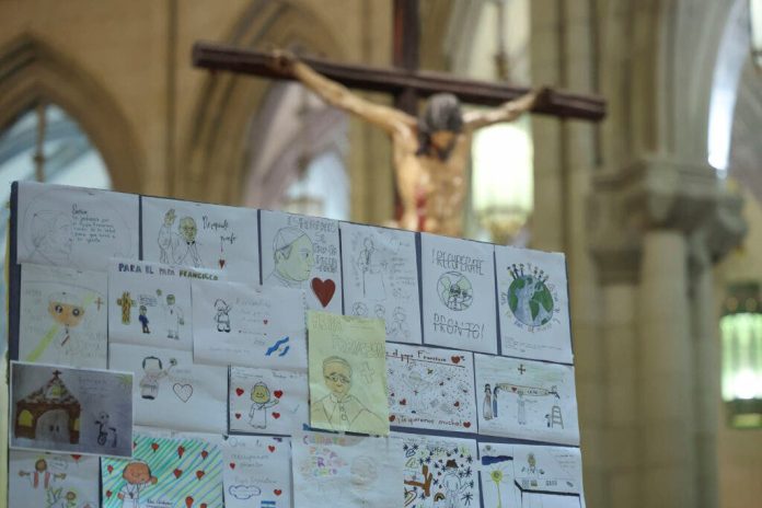 El papa Francisco sale de la fase crítica tras 14 días hospitalizado