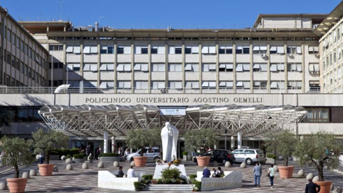 El papa, ingresado por cuarta vez en el hospital Gemelli, de nuevo por bronquitis
