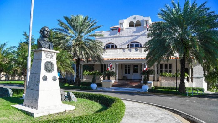 Gobierno designa y rota funcionarios consulares