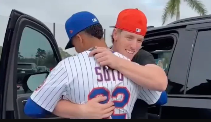 Juan Soto le regaló un “makinón” a Brett Baty por cederle el número 22