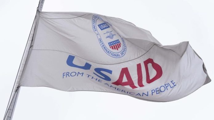 Juez bloquea plan de Trump de despedir empleados de Usaid