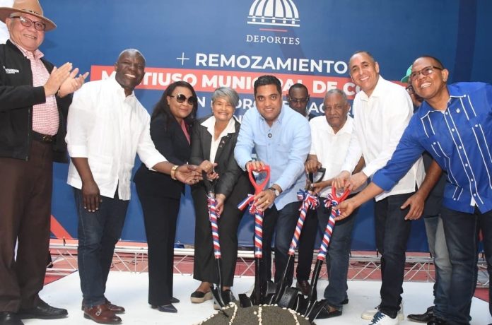 Kelvin Cruz inicia los trabajos de rescate de techado en San Pedro de Macorís