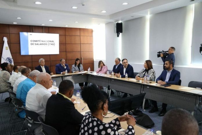 Los empresarios proponen aumentar menos de RD$3,000 al salario mínimo