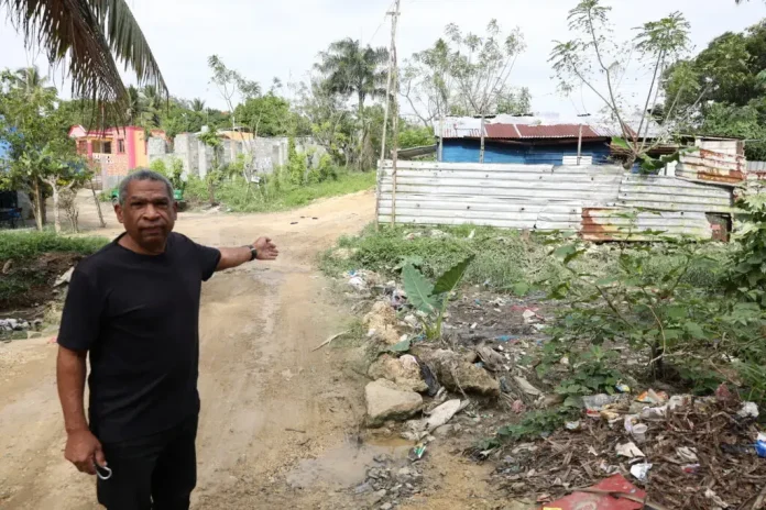 «Se suben los trastes a la cabeza», en cañada Los Brujos de Villa Mella