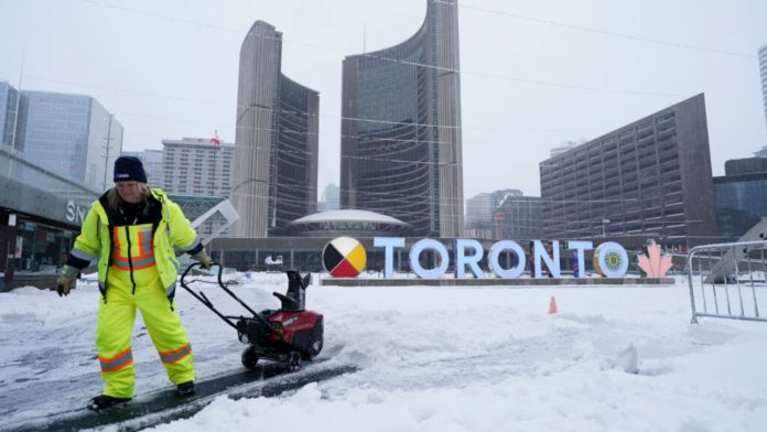 Toronto, la mayor ciudad de Canadá, paralizada por la caída de 25 centímetros de nieve