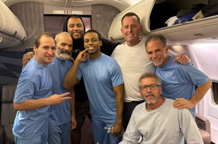 Venezuela libera a seis estadounidenses tras la visita a Caracas de un enviado especial de Trump