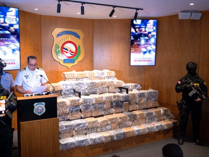 Incautan 548 paquetes de presunta cocaína frente a costas de Pedernales