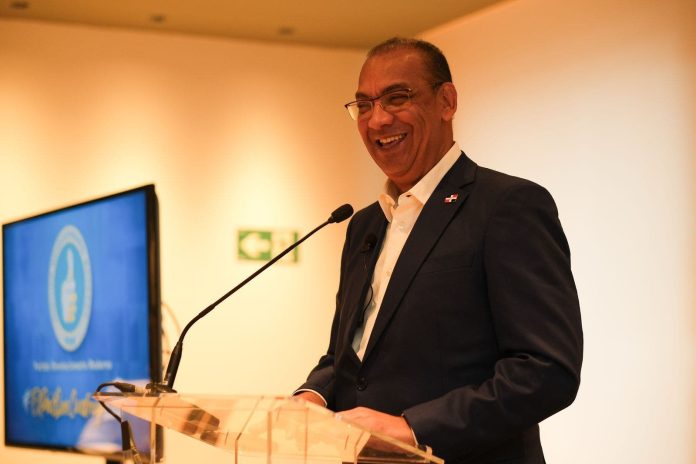 Deligne Ascención exhorta en España a fortalecer identidad y principios del PRM