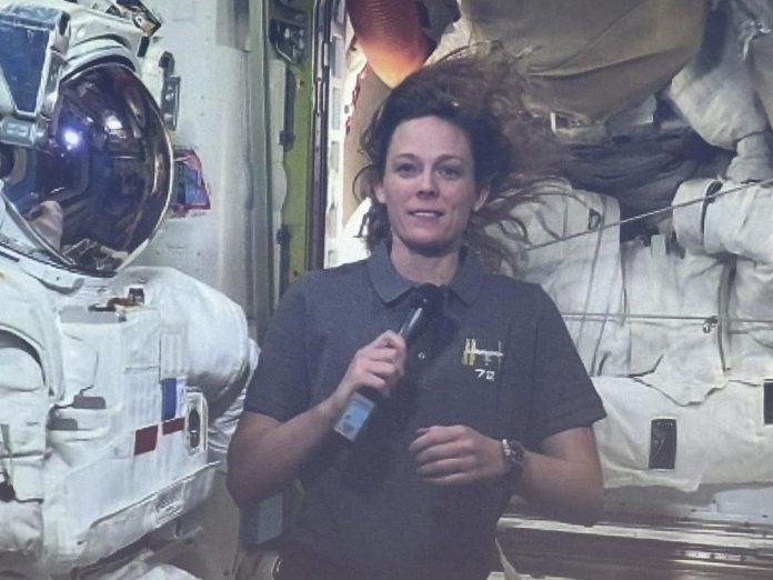 La astronauta Ayers, al llegar a la Estación Espacial: «Impacta ver que no hay fronteras»