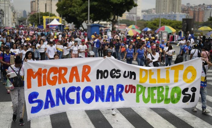 Buscan quitar juez bloqueó las deportaciones en EEUU