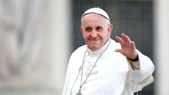 El papa pide “desarmar la Tierra” en una carta enviada desde el hospital a diario italiano