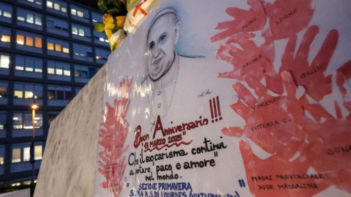 Francisco celebra su 12 años su pontificado en hospital Gemelli, Roma