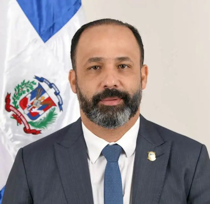 Robinson Santos propone aumentar cobertura medicamentos ambulatorios