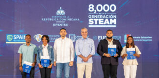 Gobierno entrega más de 8 mil becas STEAM
