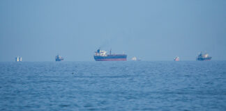 Cómo un misterioso magnate se beneficia del cierre del estrecho de Ormuz