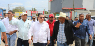 Ministro de Industria y Comercio se reúne con comerciantes en la frontera para impulsar el comercio