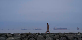 Reportan cruce «en oscuro» de un superpetrolero por el estrecho de Ormuz