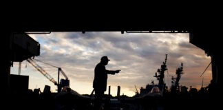 Alto militar iraní envía un mensaje a los soldados de EE.UU. ante una posible invasión terrestre. WP: El Pentágono desplaza a unos 4.500 soldados a Oriente Medio