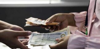 Economista citan factores que inciden en la reducción en la tasa de cambio del dólar