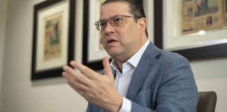 Ministro de Industria y Comercio explica estrategia del Gobierno ante alza de combustibles