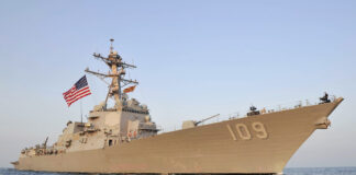 Medios: Destructor de EE.UU. da media vuelta ante Ormuz tras una advertencia de Irán