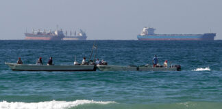 El CGRI establece nuevas condiciones para el tránsito por el estrecho de Ormuz