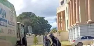 Yeni Berenice instruye a fiscales presenten cargos a motoristas por muerte de chofer en Santiago. No dijo si someterá a quienes con sus celulares tomaban imágenes en vez de auxiliar al herido