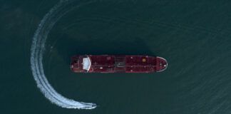 Primeras IMÁGENES de la incautación iraní de buques infractores en el estrecho de Ormuz