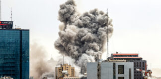 Trump: Quedan unos tres días para que explote el sistema de petróleo de Irán