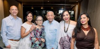 El maestro, director de orquesta y compositor, Rafael Solano celebra sus 95 años rodeado de su familia