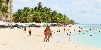 Turismo desautoriza impedimentos al libre acceso a playa de Juan Dolio secuestrada como todas por hoteleros