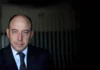 El economista Gonzalo Bernardos explica cómo evitar pagar de más al viajar fuera del euro. la tarjeta ideal debe cumplir tres requisitos fundamentales: aplicar un tipo de cambio lo más parecido posible al del mercado, no cobrar comisiones por el cambio de divisa y permitir retirar efectivo sin costes adicionales
