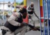 Agente policial ultima a joven durante hecho en Herrera. Policía emitió un comunicado de esos para lograr que en tres días la prensa no hable. La población entre estupefacta e indignada. Pero cobarde