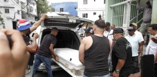 Padre de Darlin Mercado responsabiliza a toda la patrulla por muerte de su hijo. Parece policía encubre al verdadero asesino
