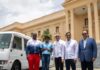 Creando Sonrisas Eternas. Entregan autobús a Marileidy Paulino para que atletas de su fundación se trasladen a entrenamientos