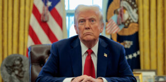 Trump rompe su silencio sobre el deterioro de las condiciones en un portaaviones de EE.UU.