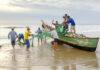 Sin escapatoria: el peligroso dilema que enfrentan pescadores en este rincón de Latinoamérica