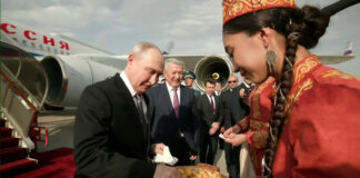 Alfombra roja, guardia de honor y danzas: así recibieron a Putin a su llegada a Kirguistán