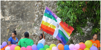 Sin la represión policial de años atrás y con un público que les dio la bienvenida, ayer celebran con banderas, bailes y colores la decimonovena Caravana del Orgullo LGBTIQ+