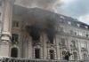 MOMENTO en que un dron impacta contra el edificio central del Servicio de Seguridad de Ucrania en Kiev