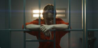 Expolicía trans es acusada de violar a una niña de 14 años en un baño de mujeres