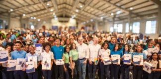 Abinader sostiene encuentro con 450 estudiantes de escuelas públicas y privadas